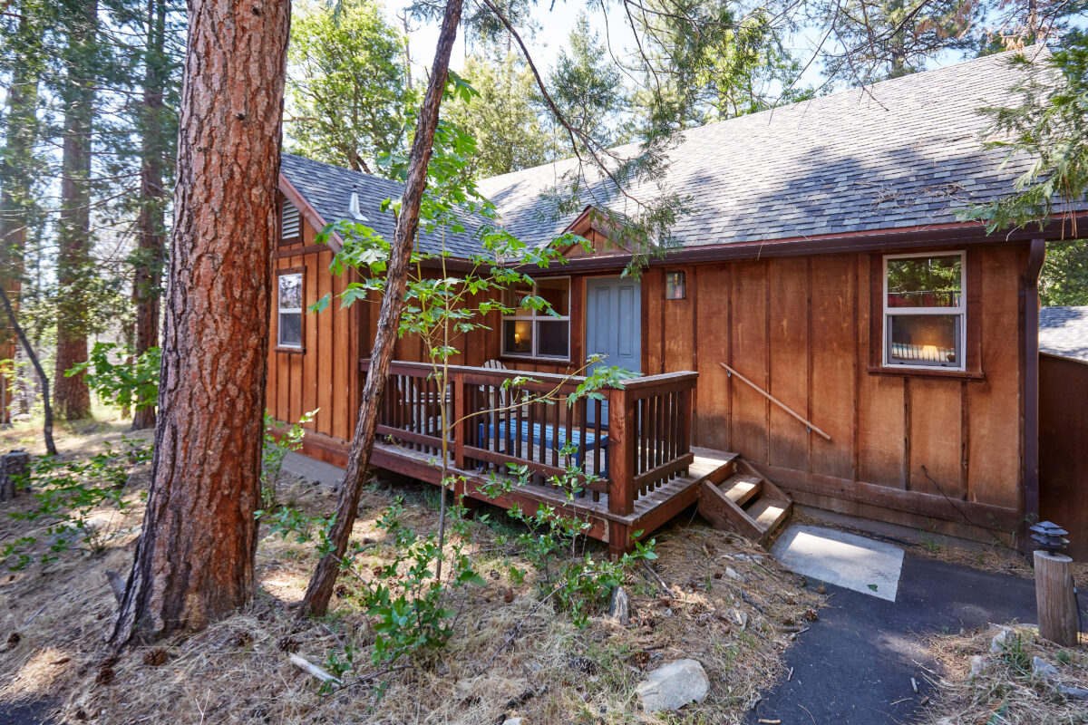 Evergreen Lodge Family Cabin Front Porch Entry (Kim Carroll)